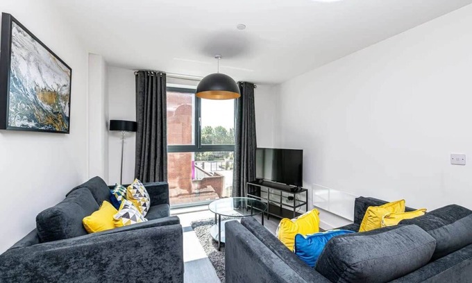 Old Trafford Apartment | Stunning 2 Bedroom Apartment by Old Trafford