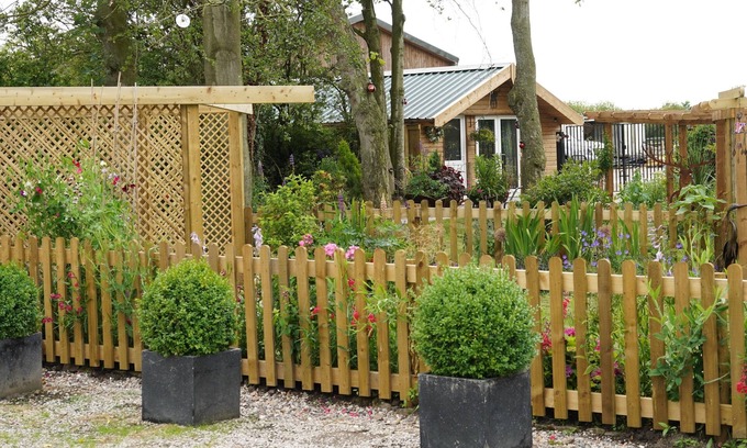 Longton Cabin | Stunning 2-bedroom Log Cabin