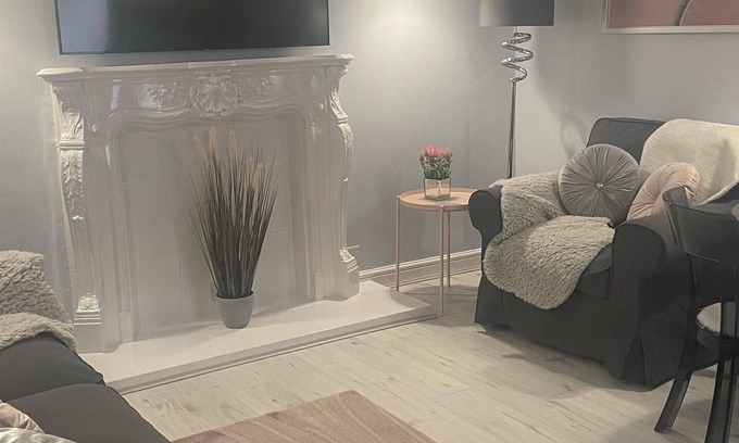 Belper Apartment | Stunning 2 Double Bedroom Spacious Apartment in a Beautiful Courtyard