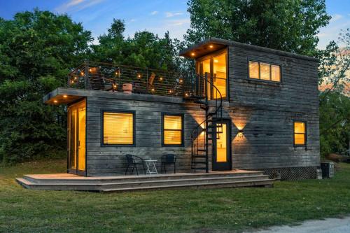 Waco House | Stunning 2-Story Container Home with Rooftop Terrace