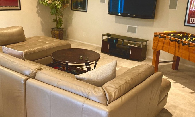 Lakeview Apartment | Stunning 2bedr with patio,parking, garden in exclusive neighborhood.Premier Host
