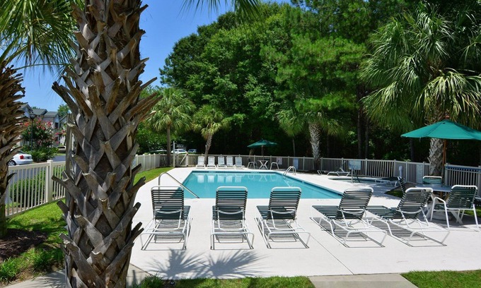Pawleys Island Condo | Stunning 2BR Villa | 2nd Floor with Pool & 17th Hole Views