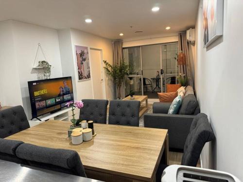 Auckland Central Business District Apartment | Stunning 3 bd 2 bth city apt Pool and Carpark