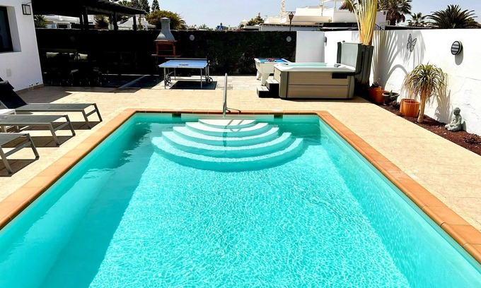 Playa Blanca Villa | Stunning 3 Bed 2 Bath Villa in Playa Blanca