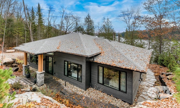 Algonquin Highlands Cottage | Stunning 3 bed 2 bath cottage on Kawagama Lake! South Exposure!
