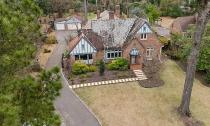 Memphis House | Stunning 3 bed, 3 bath house [sleeps 8] in Midtown, 2min drive to Rhodes College