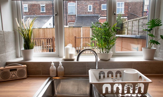 Trafford House | Stunning 3 bed House- Bridgewater House