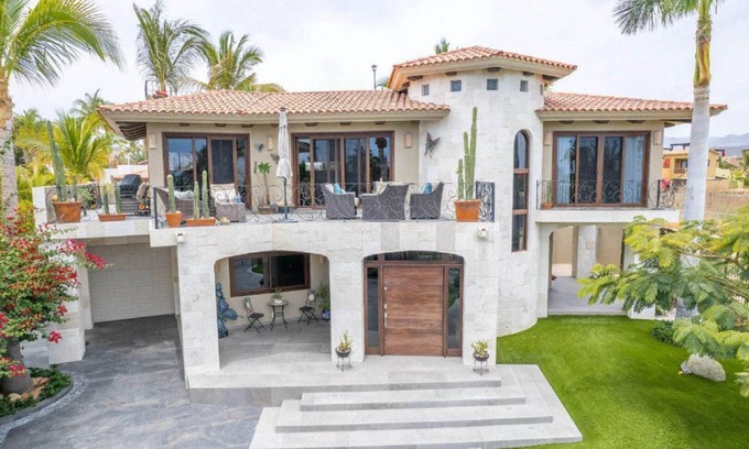 San Jose del Cabo House | Stunning 3-Bedroom Villa in Exclusive La Jolla | Private Pool + Jacuzzi