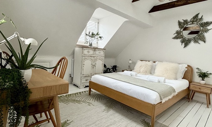 Kemptown Cottage | Stunning 3 bedroom & 2 bathroom cottage with patio