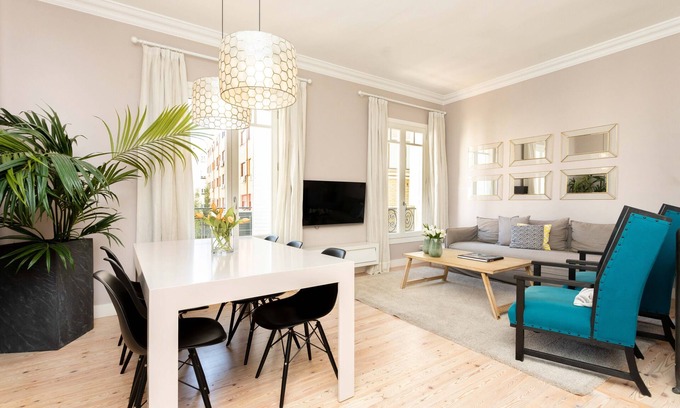 Recoletos Apartment | Stunning 3 bedroom apartment next to the Retreat