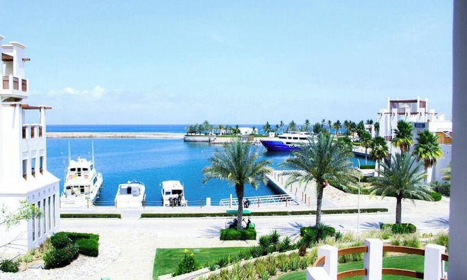 As Sifah Apartment | Stunning 3-Bedroom Coastal Retreat