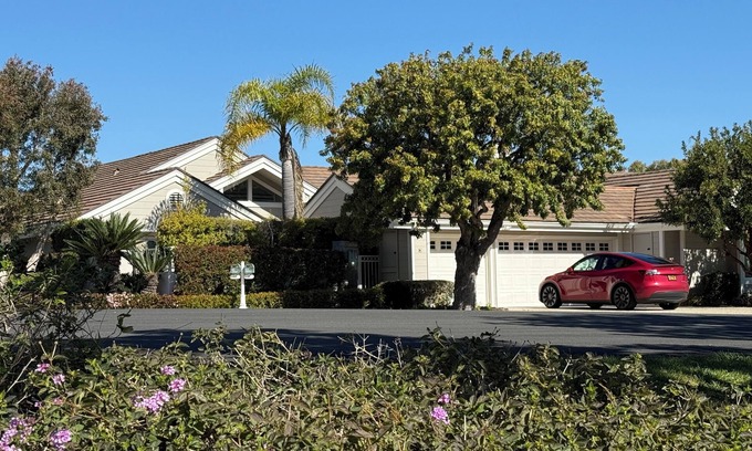 Turtle Rock House | Stunning 3-bedroom house in delightful Irvine w panoramic views & modern decor.
