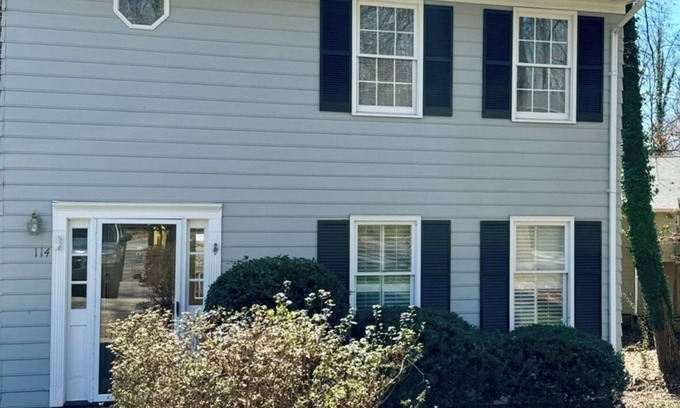 Drayton Condo | Stunning 3-Bedroom Retreat w/Cozy Fireplace & Sunlit Patio – Perfect Getaway!