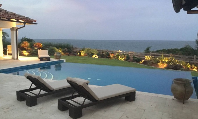 Pedasi House | Stunning 3 Bedroom Waterfront Villa with Infinity Pool