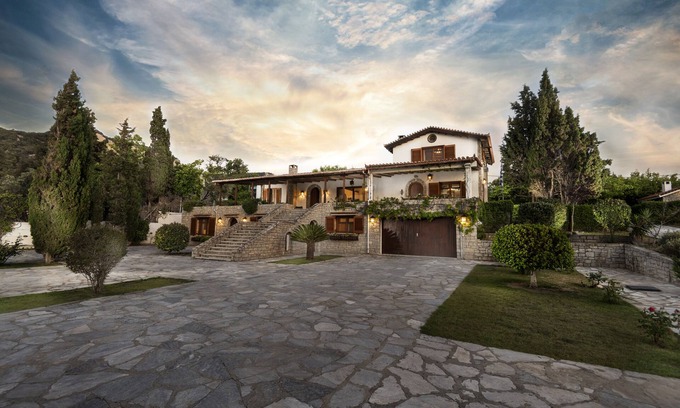 Platistomo Villa | Stunning 3 stories Villa & Bungalow by the sea!