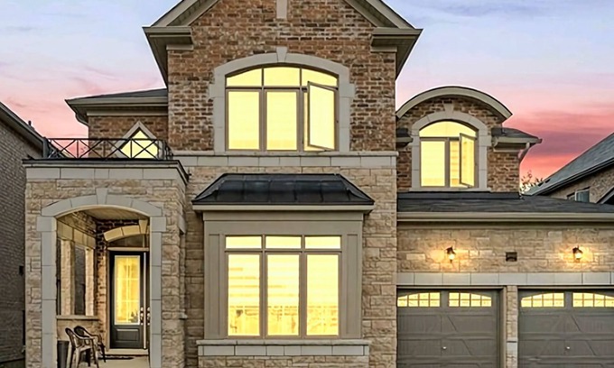 Innisfil House | Stunning 3100+ sq ft detached house, mins away from serene lake and amenities.