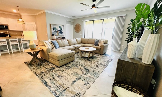 River Hall House | Stunning 3bed-3bath oasis w/lake view