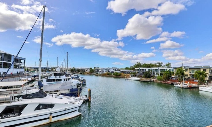 Bayview Apartment | Stunning 3BR Bayview Waterfront Haven
