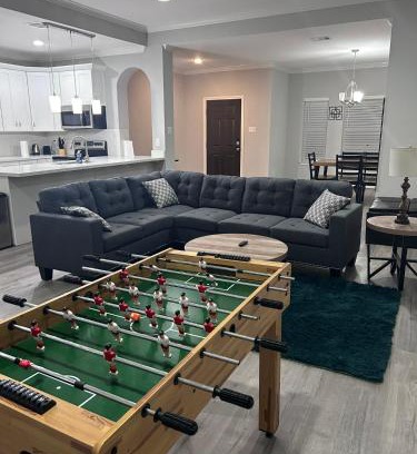 Southeast Houston House | Stunning 3BR Home Near Downtown Houston - Sleeps 8