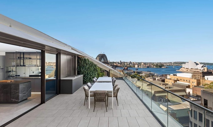 The Rocks Apartment | Stunning 3rd floor 2 bed apartment w/city views
