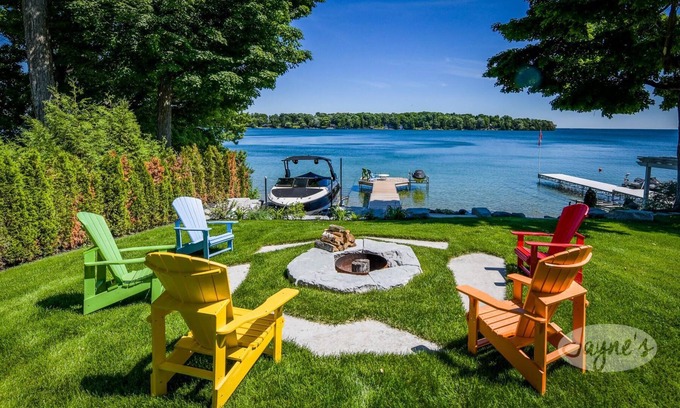 Orillia Cottage | Stunning 4 bed, 4 bath, 4 season Lakehouse! Lake Simcoe - Minutes from Orillia!