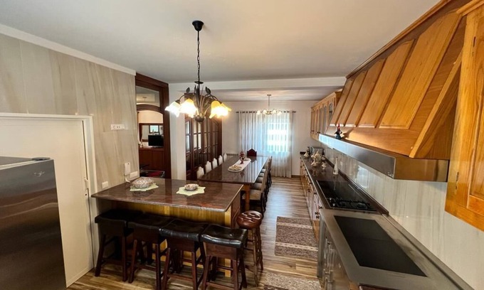 Barcelos House | Stunning 4-Bed House