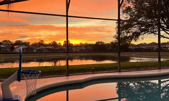 Sunrise Lakes House | Stunning 4 Bed Orlando Villa, S/W Facing Pool With Lake View Near Disney