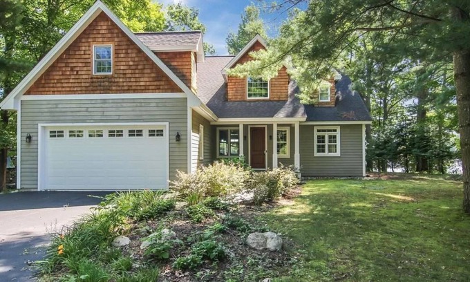 Alden House | Stunning 4 Bedroom 3.5 bath home on Clam Lake at Torch Lake