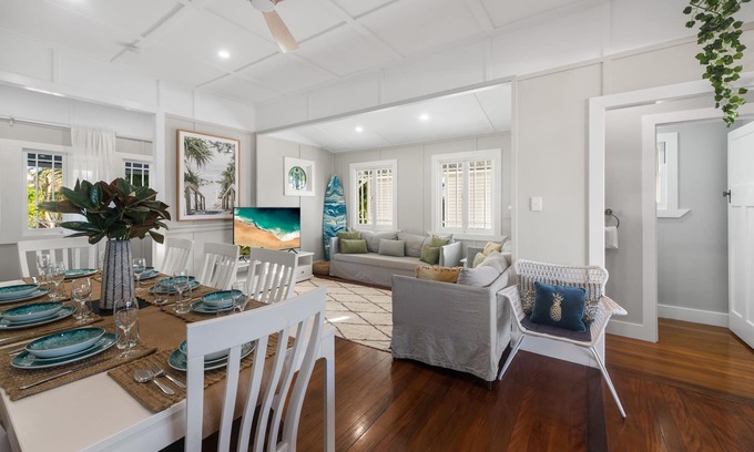 Dicky Beach House | Stunning 4 Bedroom Beach House - Dicky Beach