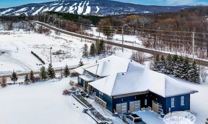 Clearview House | Stunning 4 bedroom 3 bathroom country home