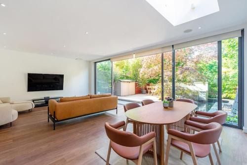 Holland Park Apartment | Stunning 4 Bedroom home in Holland Park
