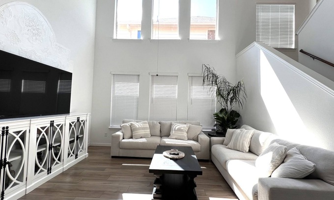 Garland House | Stunning 4-bedroom house in Vibrant Garland-Plano-Dallas Metro