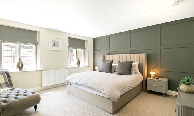Cirencester House | Stunning 4 Bedroom Townhouse in Cirencester