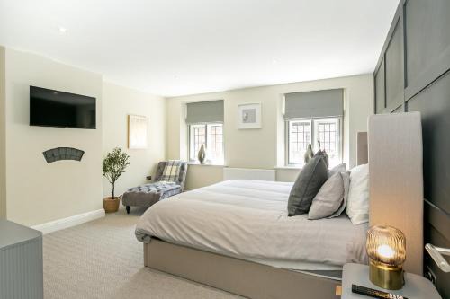 Cirencester Apartment | Stunning 4 Bedroom Townhouse in Cirencester
