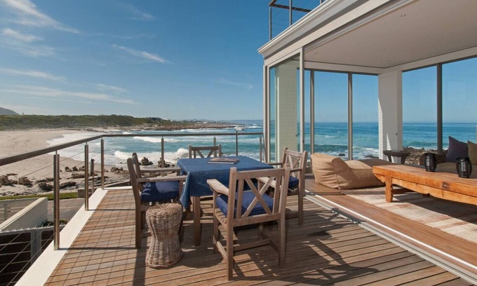 Onrus House | Stunning 4 bedrooms ensuite on the beach