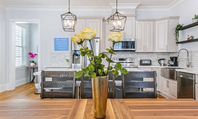 Faubourg Lafayette House | Stunning 4 BR Condo + Pool - Near St. Charles