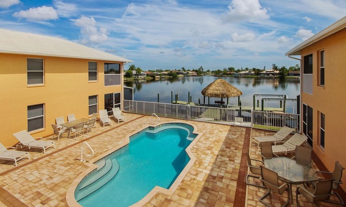 Caloosahatchee Apartment | Stunning 4 Unit Property on Lake Louise With Private Pool