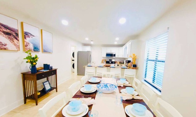 Thomas Drive House | Stunning 4BD Jacuzzi - 4 Min To Beach Panama City