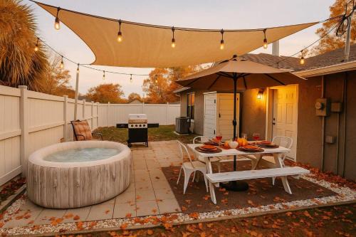 Thomas Drive House | Stunning 4BD Jacuzzi - 4 Min To Beach Panama City