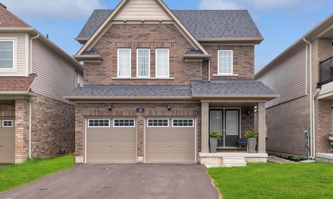 Port Colborne House | Stunning 4bedrooms with 2.5 baths