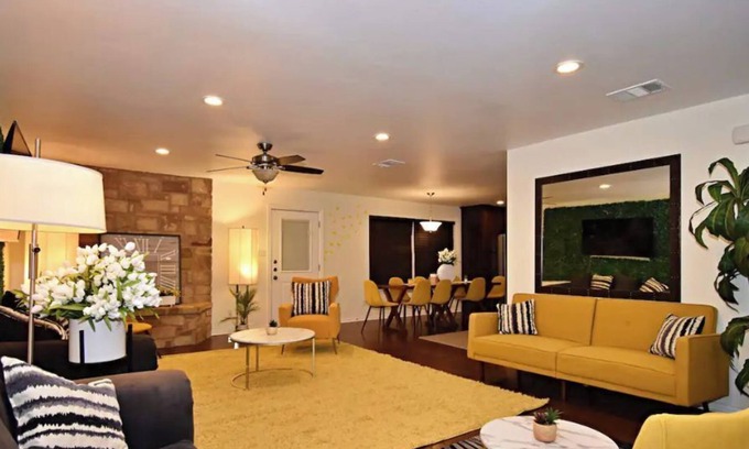 Round Rock House | Stunning 4BR 2BA Sleeps 12 in the Heart of Round Rock