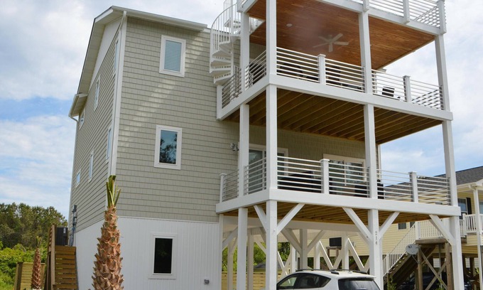Carolina Beach House | Stunning! 4BR/3Ba (sleeps 10) with SwimSpa, Elevator and Pets Welcome