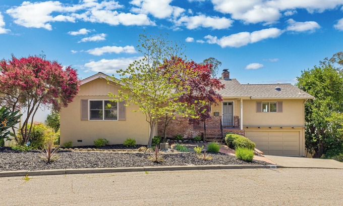 Oakmore House | Stunning 4BR home in Oakmore Highlands with views, upgrades & great location!