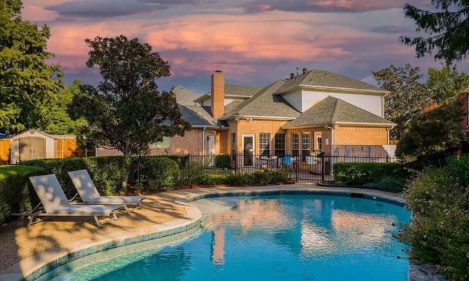 Southwest Carrollton House | Stunning 4BR Home Pool & Hot Tub
