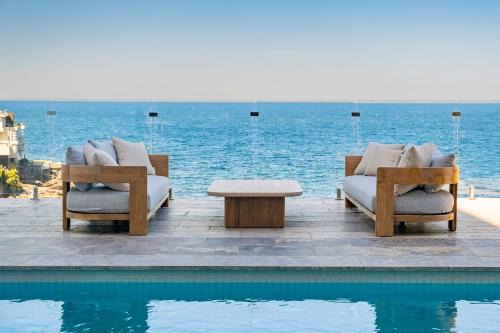 Maroubra Apartment | Stunning 4BR Waterfront House with pool in Sth Coogee