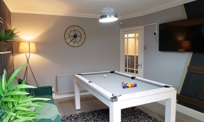 Liverpool House | Stunning 5-Bed House in Liverpool! Great Location!