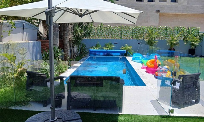 Rishon LeTsiyon Villa | Stunning 5-bed villa, with pool and large garden