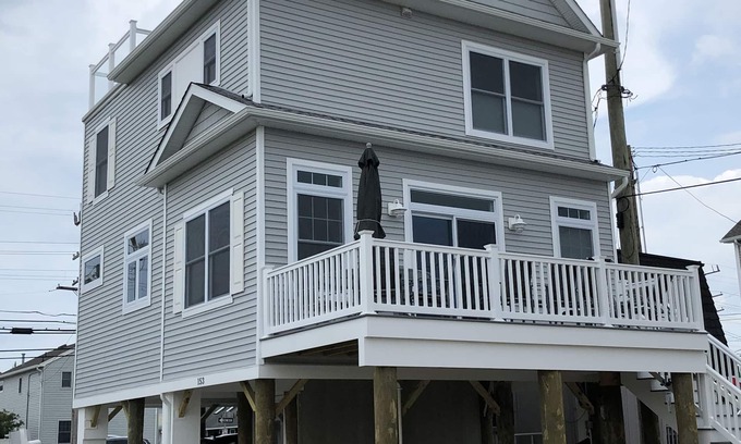 Lavallette House | Stunning 5 Bedroom, 3 Bath w/Fabulous Decks and Views (1/2 block from the beach)