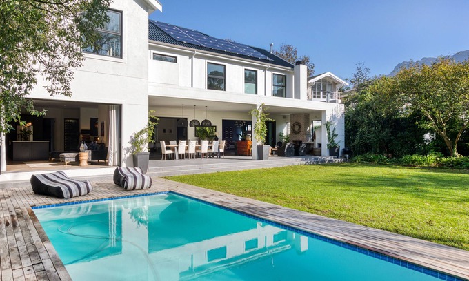 Constantia House | Stunning 5 bedroom Constantia family home