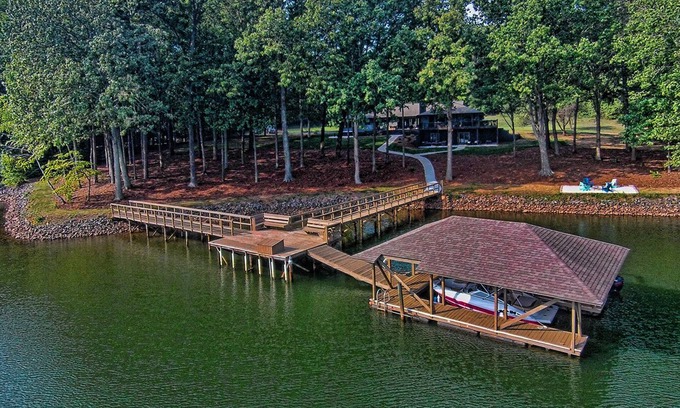 Mayhew House | Stunning 5 Bedroom Private Lakefront Getaway on 3 Acres with 420 Ft on the Lake